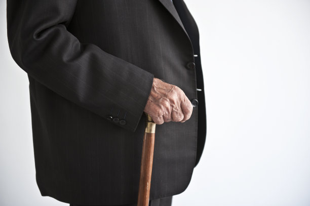 老手拿拐杖图片下载