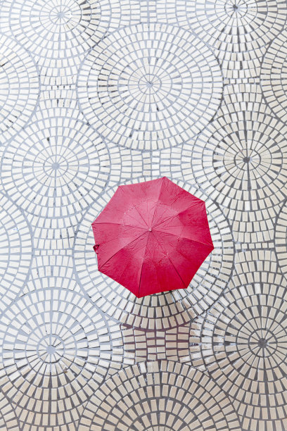 红色的伞素材图片