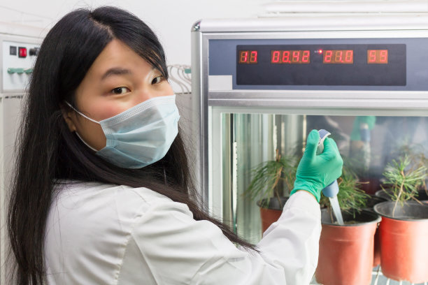 在实验室工作图片下载