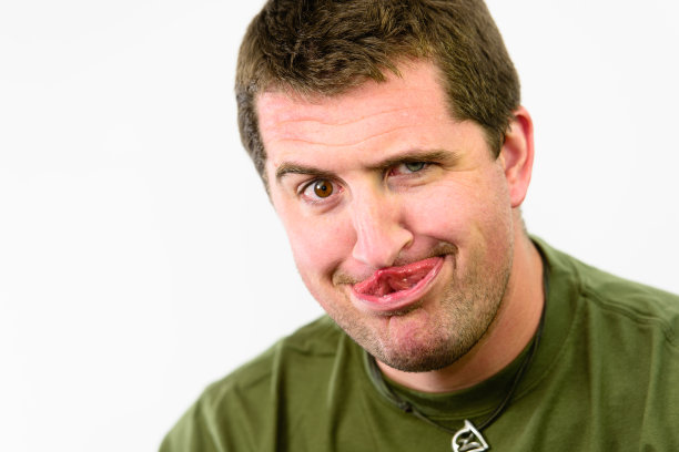 用我的舌头摸鼻子图片下载