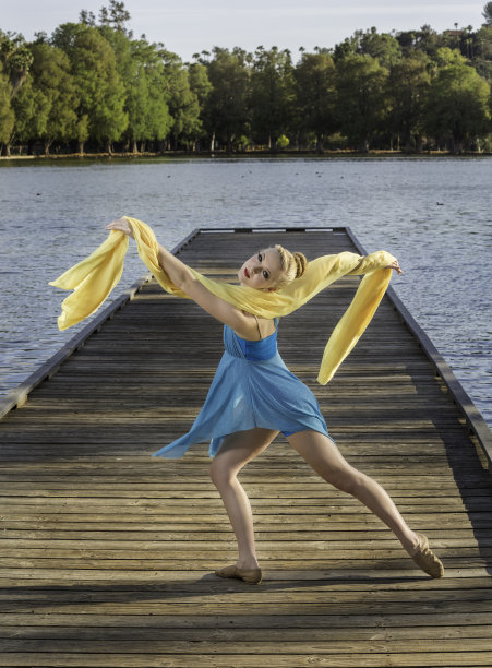 湖上的舞者图片下载