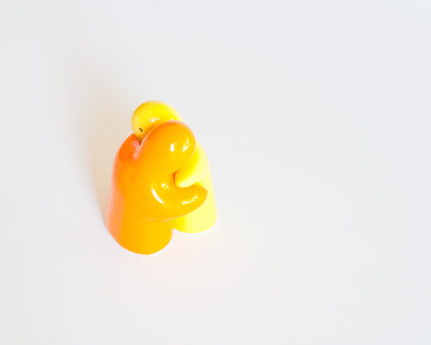 盐和胡椒拥抱图片下载