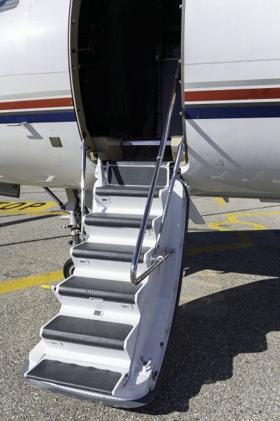 私人飞机登机楼梯图片下载