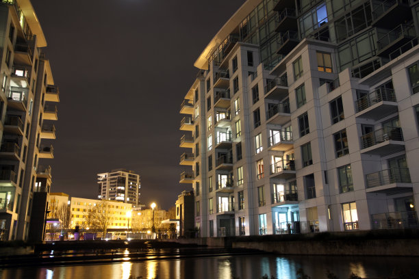 曲线与水图片下载