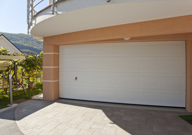 白色的车库门图片下载