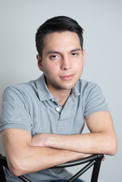 拉美裔年轻人图片下载