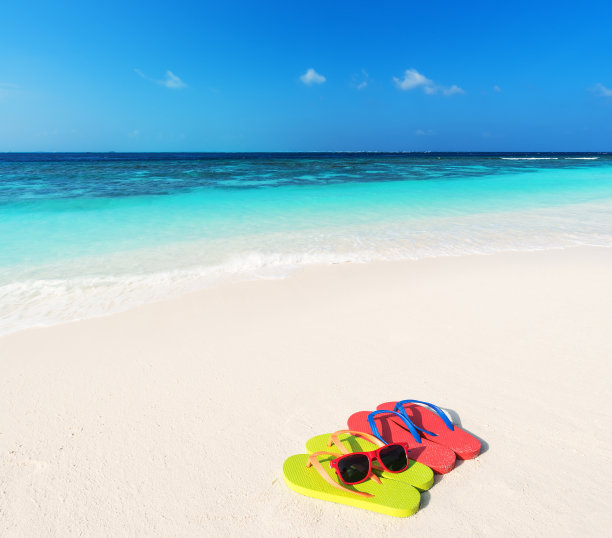 享受夏日沙滩假期图片下载