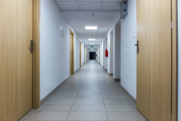 新公寓大楼的走廊图片下载