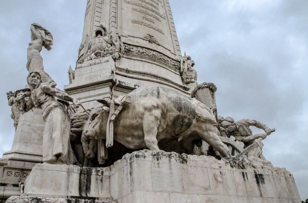 庞巴尔侯爵雕像的细节图片下载