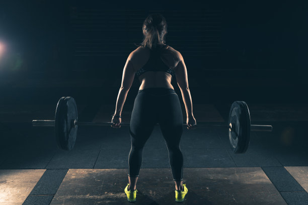 健身房健身:举重图片下载