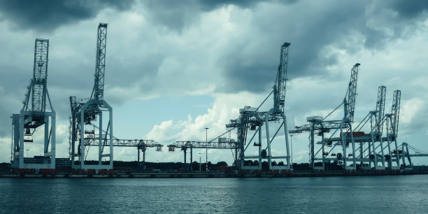 货物集装箱船港口起重机图片下载