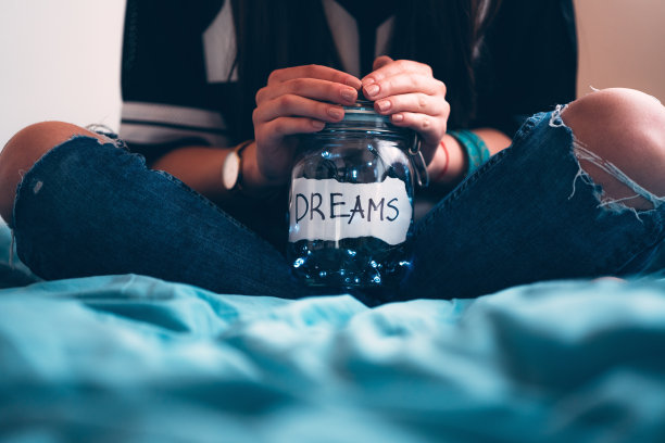 闭在罐子里的梦想图片下载