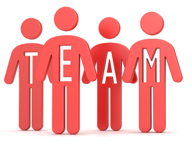 团队合作的概念。商人被孤立在白色的背景下图片下载