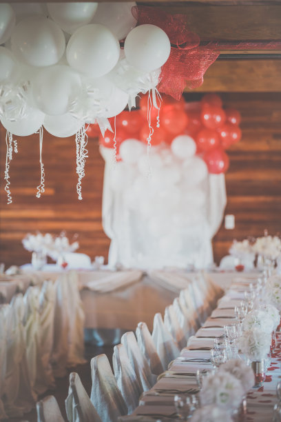 采购产品婚宴装饰，椅子，桌子和花图片下载