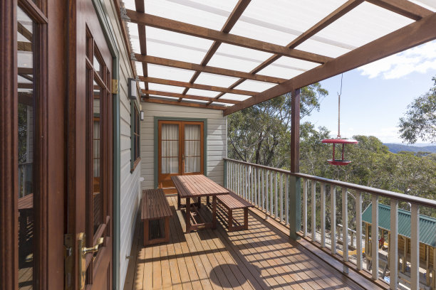 住宅的阳台上素材图片