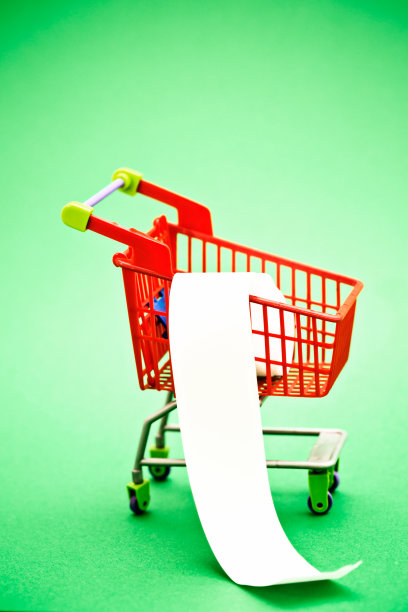 微型购物车与空白购物清单。图片下载