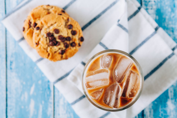 冰拿铁加巧克力饼干素材图片