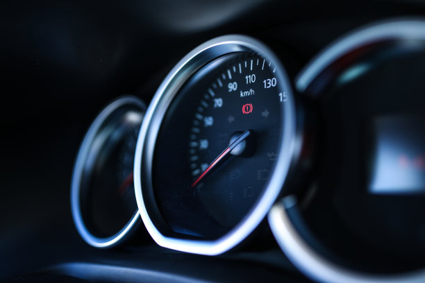 汽车仪表盘图片下载