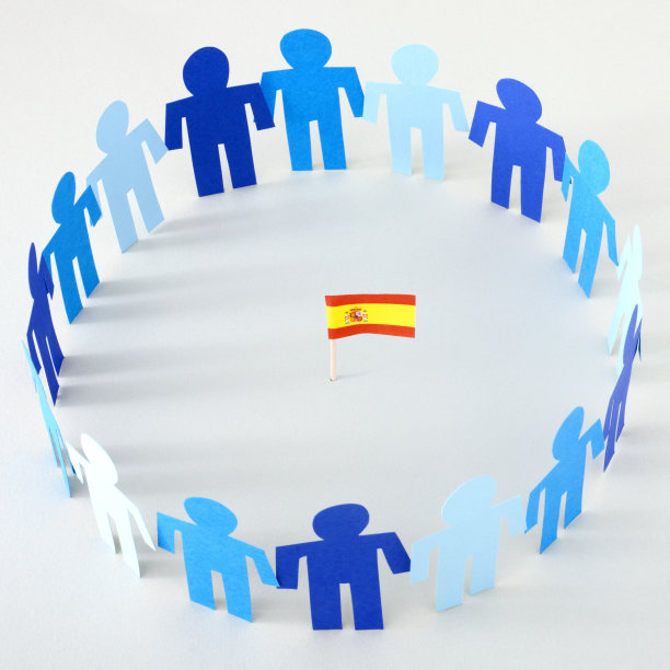 蓝色的人包围着西班牙国旗图片下载