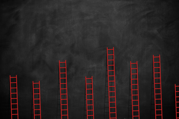 梯子在空白墙上图片下载