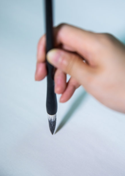 手握毛笔图片下载