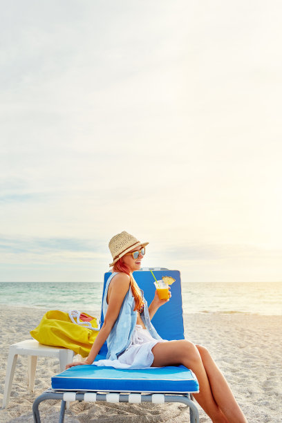 慵懒的沙滩，夏日图片下载