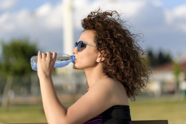 饮用水的概念图片下载