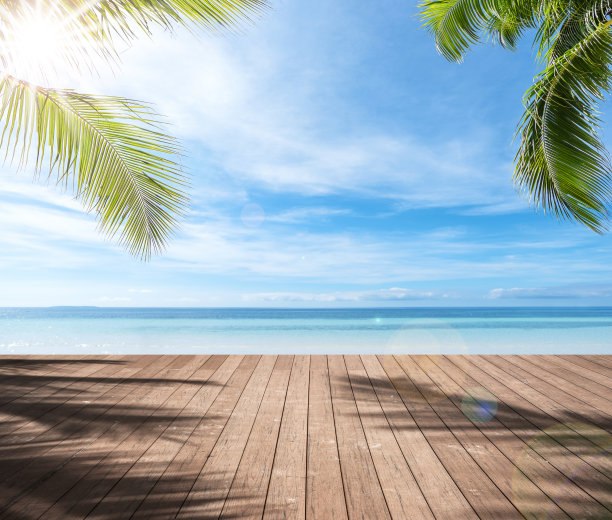 热带海边的木制海景平台图片下载