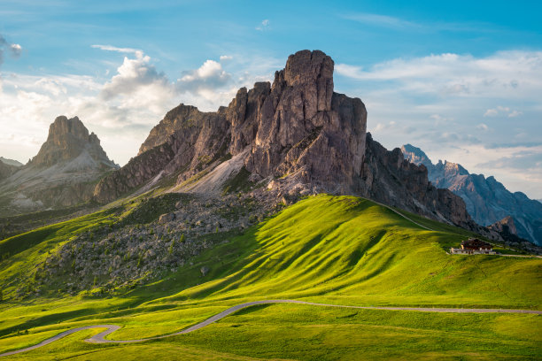 山峰照片素材ID：152777074