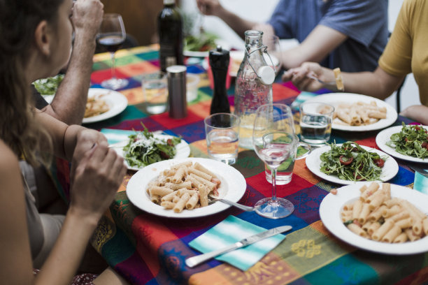 家庭聚餐图片下载