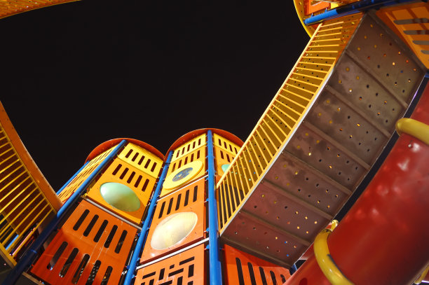 操场在晚上图片下载