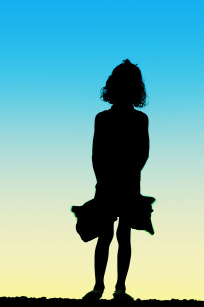 粉彩背景的女孩剪影图片下载