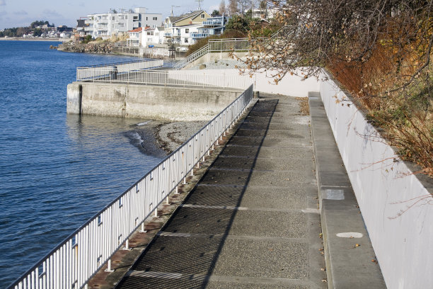 秋高气爽的早晨，人去楼空图片下载