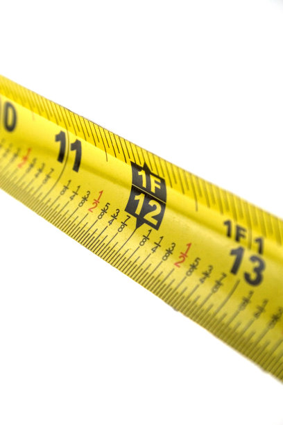 黄色金属卷尺聚焦于12英寸图片下载