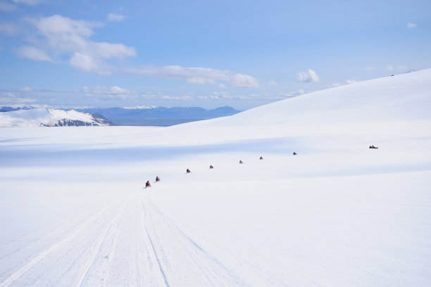 雪地上的冰川图片下载