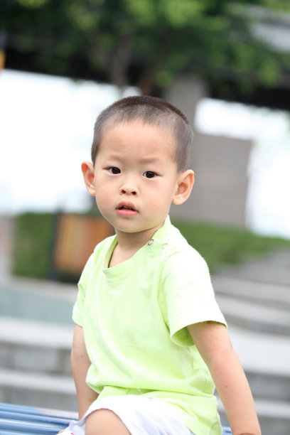 可爱的男孩图片下载