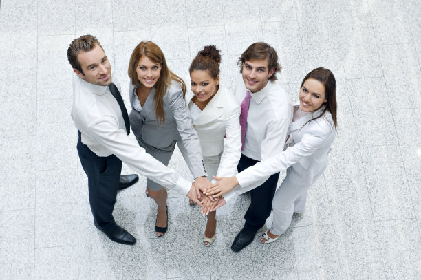 商业人士向上看的俯视图图片下载