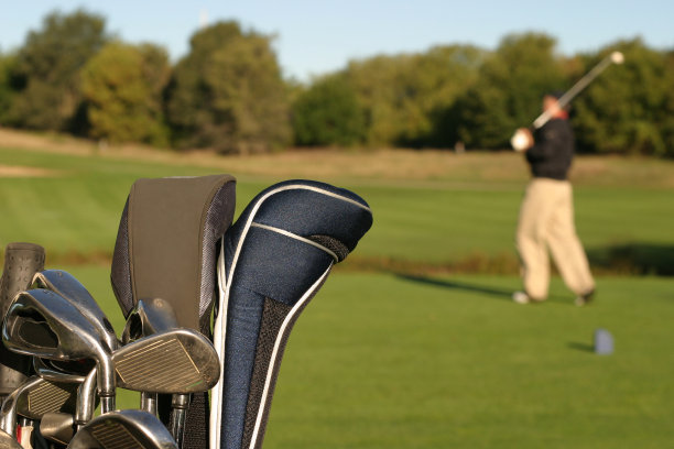 完美的高尔夫球日图片下载