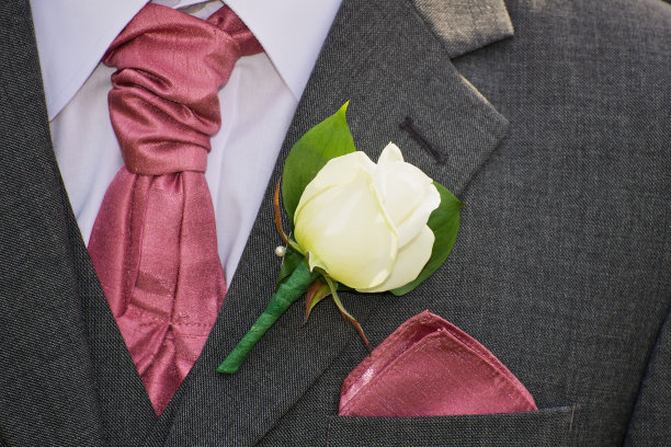 新郎的结婚礼服图片下载