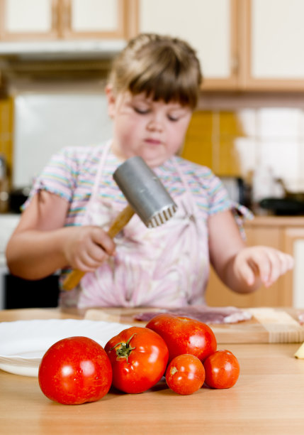 小女孩扮演厨师图片下载
