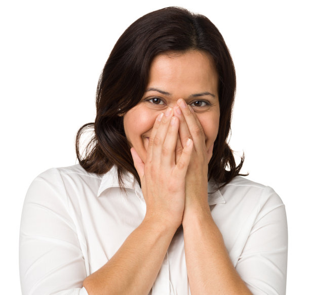 笑着的女人，手捂着嘴图片下载