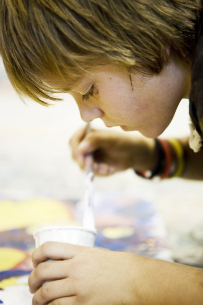 年轻的艺术家图片下载