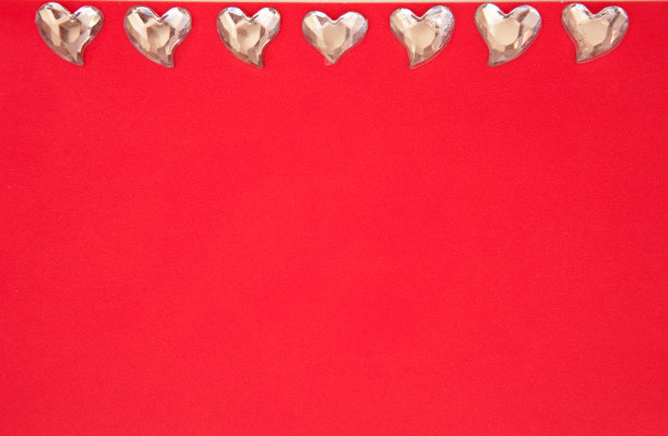 红色背景与心图片下载