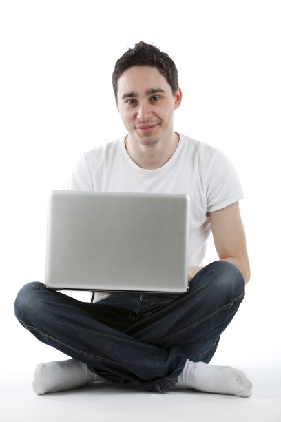 拿着笔记本电脑的年轻人图片下载
