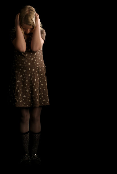 惊慌失措的小女孩图片下载