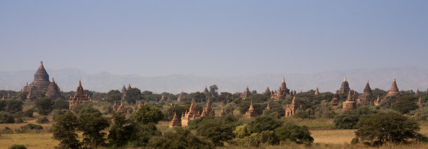 缅甸:蒲甘的寺庙全景图片下载