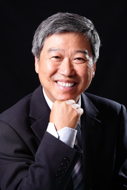 微笑的商人指着你图片下载