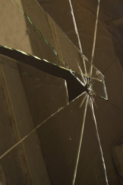 破碎的玻璃图片下载