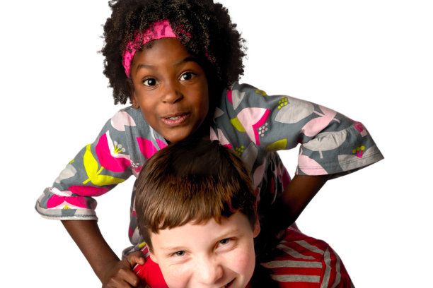 男孩和女孩在玩图片下载