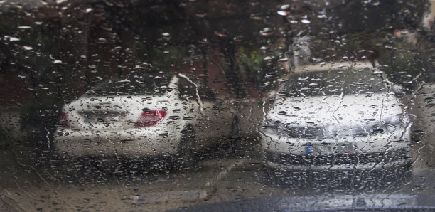 水珠在玻璃图片下载